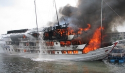 Nhân chứng vụ tàu cháy ở Tuần Châu: 'Gần chục người nhảy xuống biển'