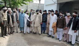 Man rợ 'xử tử danh dự': Thiếu nữ giúp bạn gái 'theo trai' bị thiêu sống