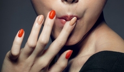 Sơn móng tay ăn được – món ăn mới của KFC