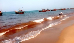 Vệt nước biển màu đỏ ở Quảng Bình không phải là thủy triều đỏ