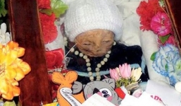 Bí ẩn thi hài bật nắp quan tài sau 7 năm