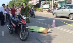 Xe máy tông 2 bà lão dắt nhau qua đường, 1 người tử vong