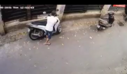 Video: Siêu trộm bẻ khóa xe SH trong 3 giây ở Hà Nội