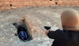 IS hành quyết bé 7 tuổi vì buột miệng chửi thề