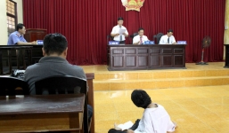 Tranh chấp đất đai, 6 anh chị ruột đưa người em tật nguyền ra tòa