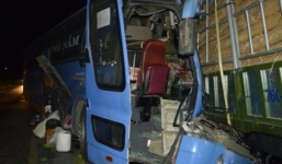  Đổi lái, cha rơi lệ nhìn con gục trên vô lăng xe gặp nạn