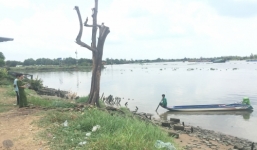 Đang đánh cá, phát hiện xác chết phân hủy trôi trên sông Sài Gòn