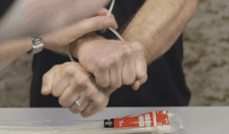 Một phụ nữ tự trói tay rồi truy hô bị cướp vàng