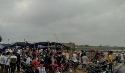 Video: Hiện trường tìm kiếm 3 học sinh bị sóng cuốn trôi ở Nam Định