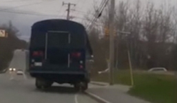 Học sinh 12 tuổi trộm xe bus để lái đi dạo