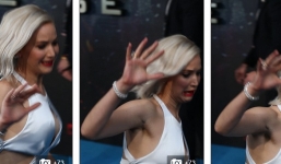 Jennifer Lawrence đỏ mặt vì sự cố trước hàng trăm ống kính