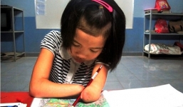 Cô bé Mỹ không có bàn tay giành giải viết chữ đẹp toàn quốc