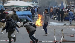 Xe bọc thép bị tấn công, 45 người thương vong