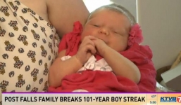 Hy hữu đại gia đình 101 năm mới sinh được con gái