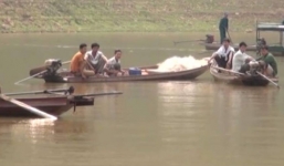 Bơi thuyền ra sông chơi cùng bạn, 3 thiếu nữ tử vong