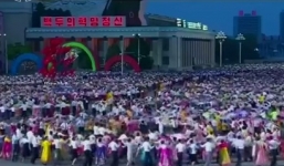 Video: Triều Tiên nhảy đồng diễn, rước đuốc kết thúc đại hội đảng