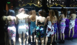 Bắt quả tang hàng chục 'chân dài' phê ma túy đá ở khách sạn