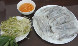 Cách làm bánh cuốn nóng tại nhà bằng chảo chống dính mềm ngon 'hết sẩy'