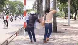 Hà Nội: Cô gái bị thanh niên đi xe SH cướp giật 5 chỉ vàng