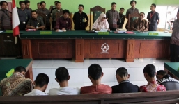 7 thiếu niên dàn trận hãm hiếp và giết hại bé gái 14 tuổi bị kết án 10 năm tù