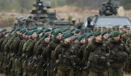 Video: Xe tăng, binh sĩ NATO tập trận quy mô lớn gần Nga