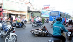 Đồng Nai: Xe ô tô chở học sinh gây tai nạn chết người