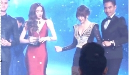 Hồ Ngọc Hà 'tỏ thái độ' chảnh chọe với Hari Won trên sân khấu?