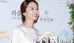 Mỹ nhân 'Cười lên Dong Hae' lên xe hoa với chồng kém 3 tuổi