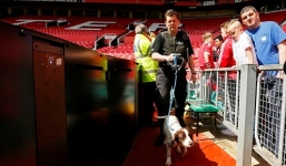 Sự thật về 'quả bom' được phát hiện trước trận MU vs Bournemouth