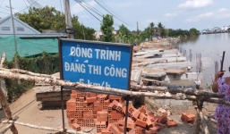 Dùng máy phá bê tông, một công nhân bị điện giật tử vong