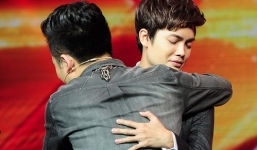 Chàng trai hát tặng mẹ ung thư khiến Tùng Dương xúc động