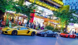 Đại gia Sài Gòn khoe dàn siêu xe hơn chục tỷ trên phố