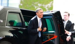 Video: Obama không thể mở cửa siêu xe quái thú vì... quá an toàn