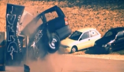 Điều gì xảy ra khi ôtô xuống dốc ​ở 200 km/h?