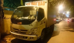 Giả dạng xe thư báo để vận chuyển hàng lậu