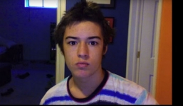 Nhức mắt xem “ảnh tự sướng” mỗi ngày suốt 8 năm của nam thanh niên