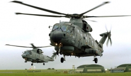 Hy hữu trực thăng thổi bay dãy nhà vệ sinh 