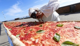 Chiếc bánh pizza có chiều dài kỷ lục gần 2km