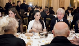 Lý Nhã Kỳ ngồi bàn tiệc quyền lực nhất Cannes tại Gala VIP party
