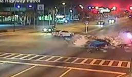 Video: Cảnh sát Mỹ rượt đuổi, gây tai nạn kinh hoàng trên đường phố