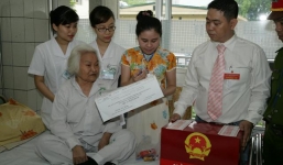 Chùm ảnh: Những cử tri đặc biệt trong ngày bầu cử