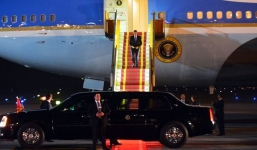 Video: Đoàn xe chở Obama rời sân bay Nội Bài về khách sạn Marriott