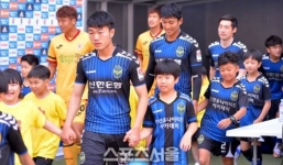 Xuân Trường ra mắt tại K-League, Incheon Utd thua trận