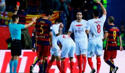 Barca lên ngôi vô địch Cúp Nhà vua trong trận cầu 'mưa' thẻ đỏ