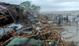 Hình ảnh cơn bão quét qua Bangladesh