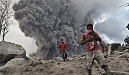 Núi lửa phun trào tại Indonesia