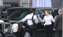 Nữ đặc vụ lái 'quái thú' Cadillac One cho Tổng thống Obama tại Hà Nội