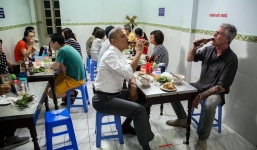 Báo Anh đăng tải video Tổng thống Mỹ Obama ăn bún chả ở Hà Nội