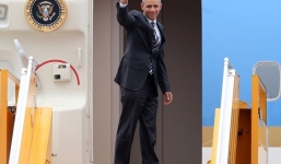 Video: Chuyên cơ chở Tổng thống Obama rời Sài Gòn, kết thúc chuyến thăm Việt Nam