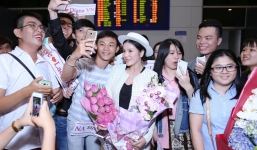 Lý Nhã Kỳ xúc động giữa “rừng” fan đón tại sân bay sau LHP Cannes